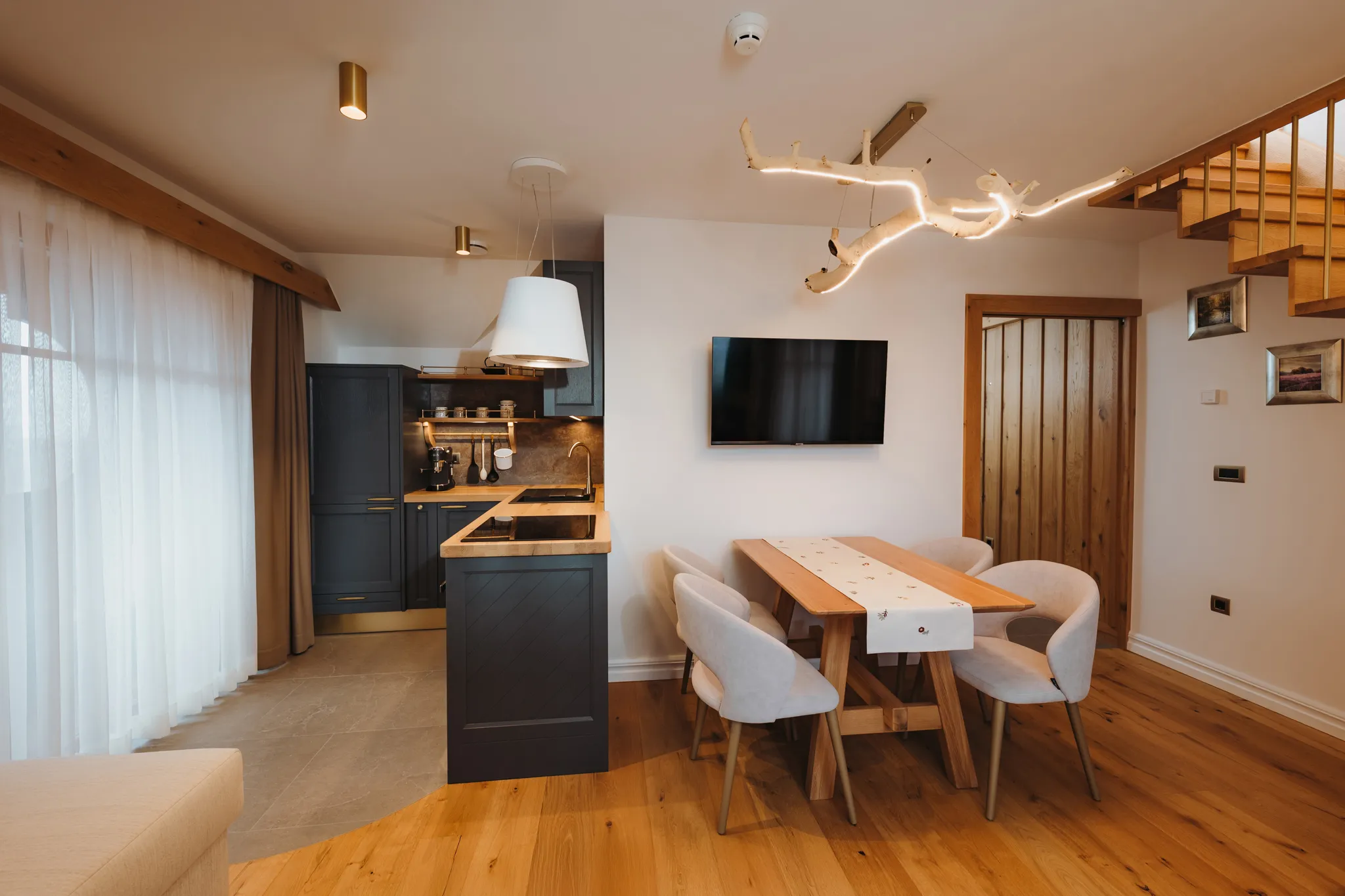 APARTMENSTS-MENART_BOOKING_07_JERNEJ_LOWRES-7