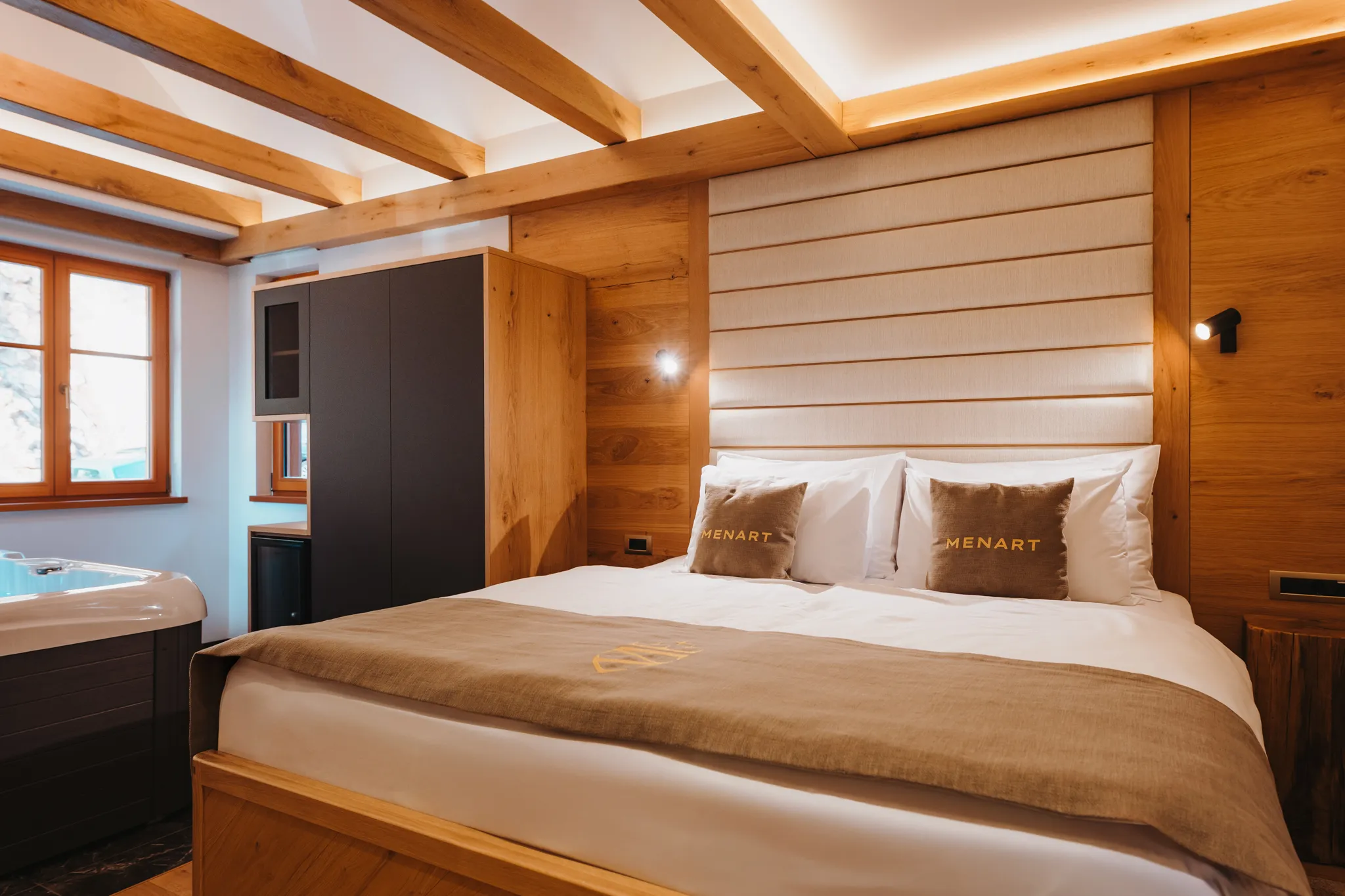 APARTMENSTS-MENART_BOOKING_05_ANGELA_LOWRES-10