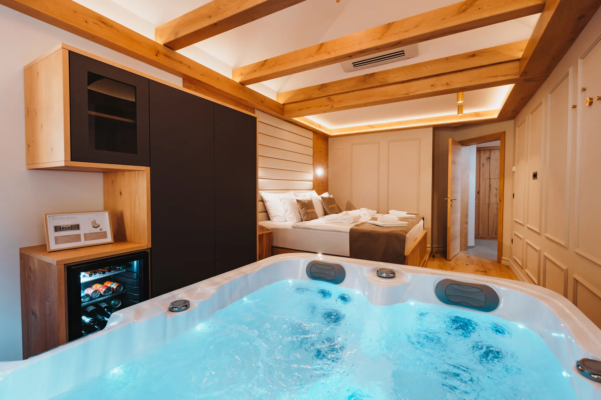 APARTMENSTS-MENART_BOOKING_05_ANGELA_LOWRES-11