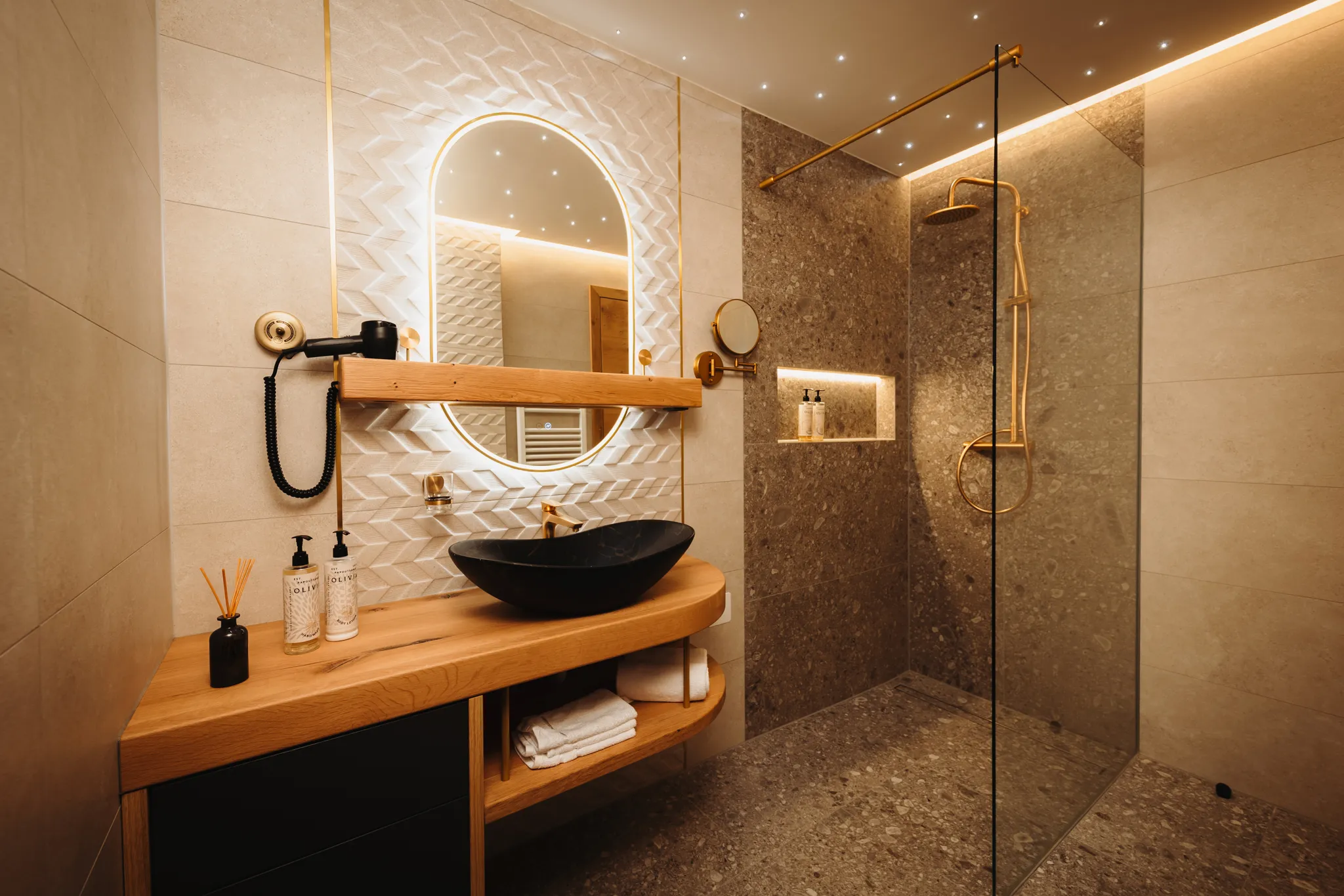 APARTMENSTS-MENART_BOOKING_05_ANGELA_LOWRES-12