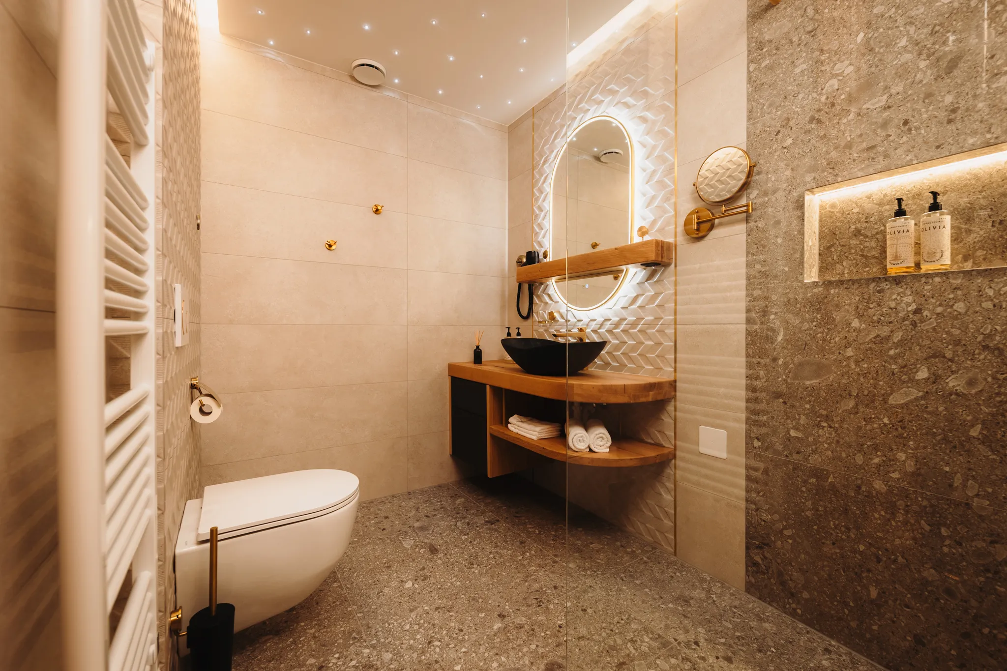 APARTMENSTS-MENART_BOOKING_05_ANGELA_LOWRES-13